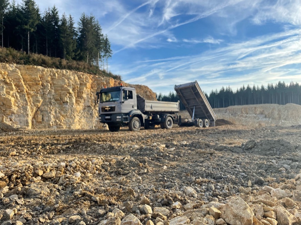 LKW im Steinbruch